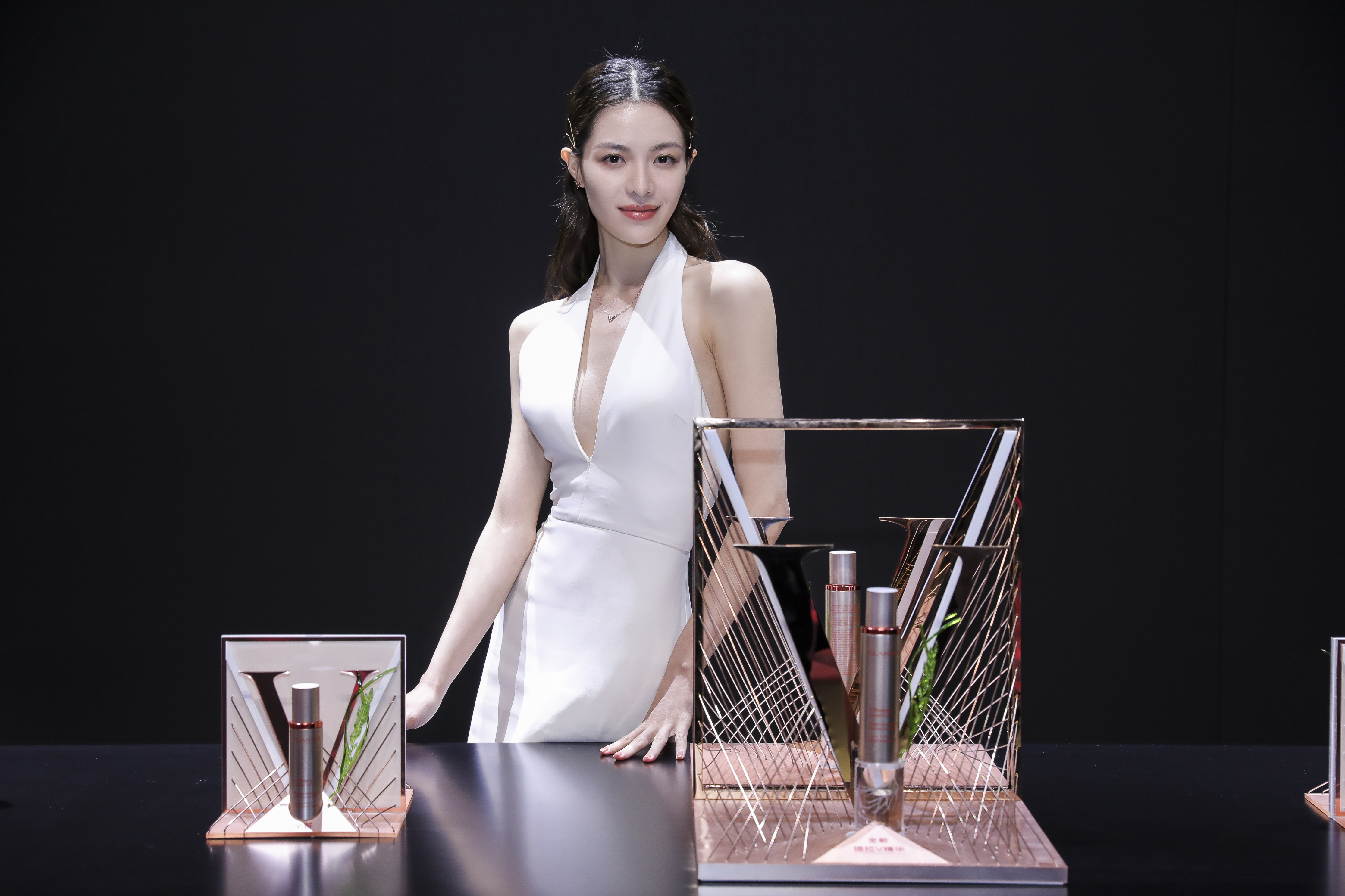 娇韵诗小瓷瓶钟楚曦,娇韵诗钟楚曦迪丽热巴