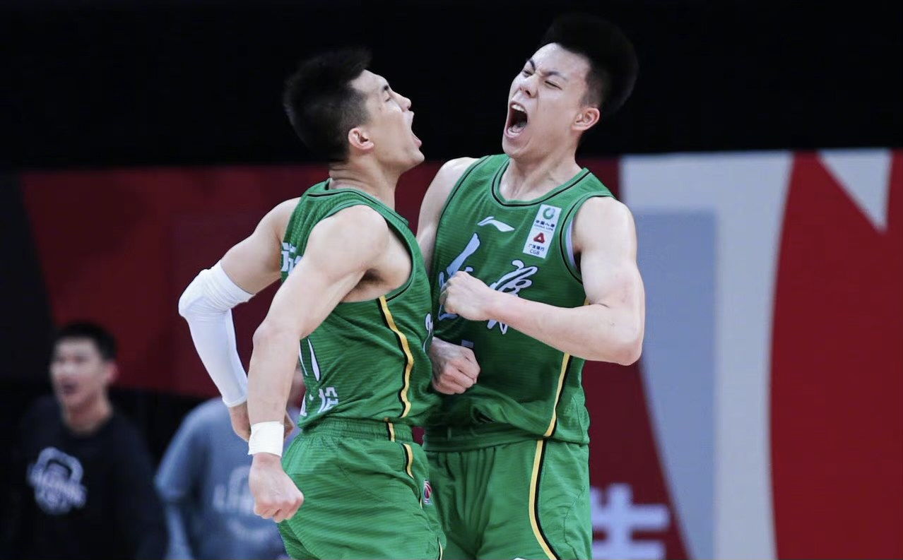 郭艾伦易建联nike,易建联郭艾伦耐克合同