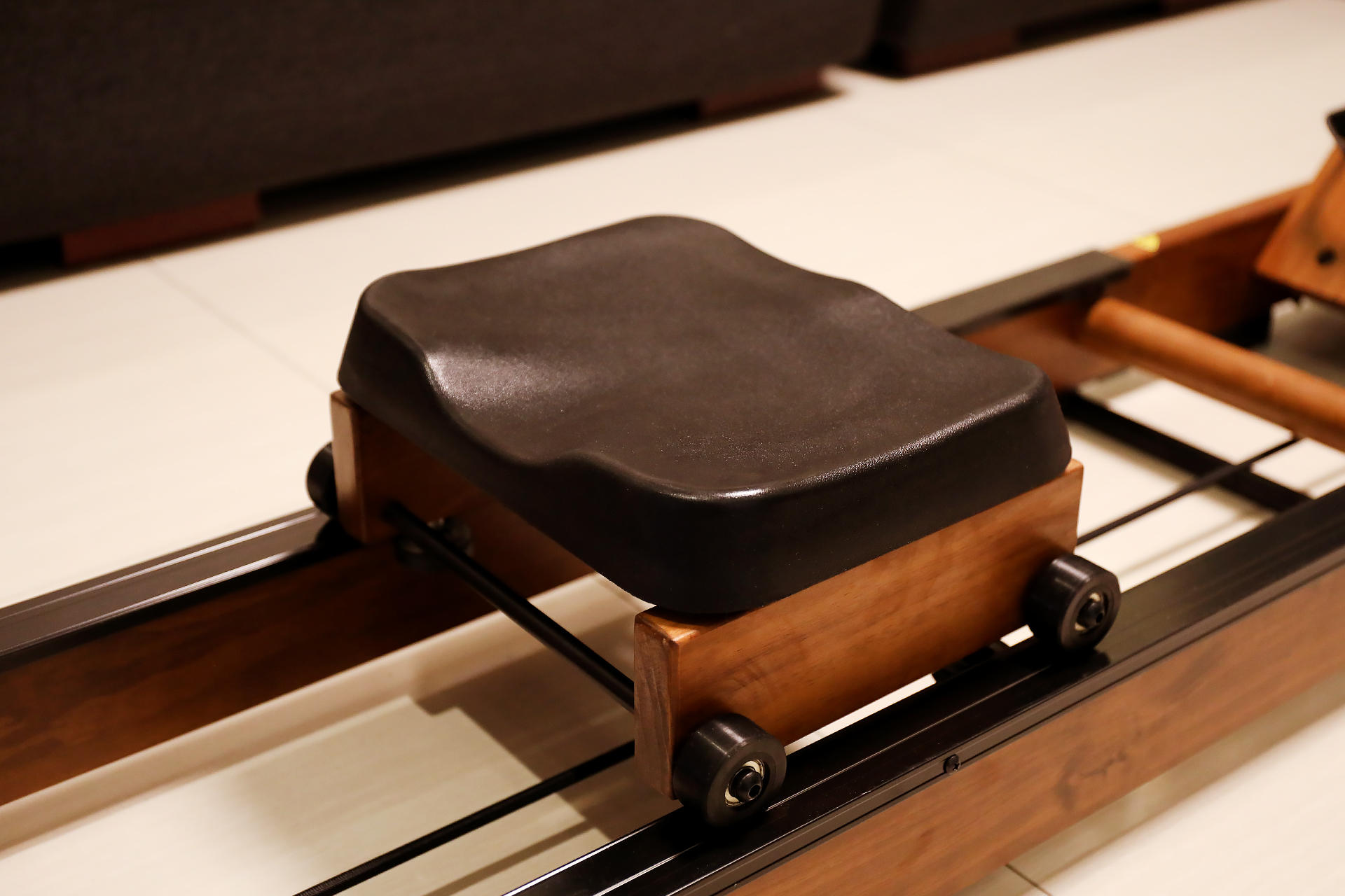 划船机30分钟燃脂训练方法,水阻划船机初学者应该怎么选择