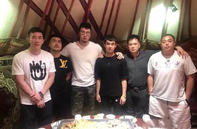 阿尔斯兰和阿迪娜是什么关系,阿尔斯兰母亲