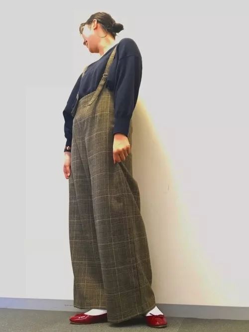 GU的衣服,藏青色u型显瘦上衣