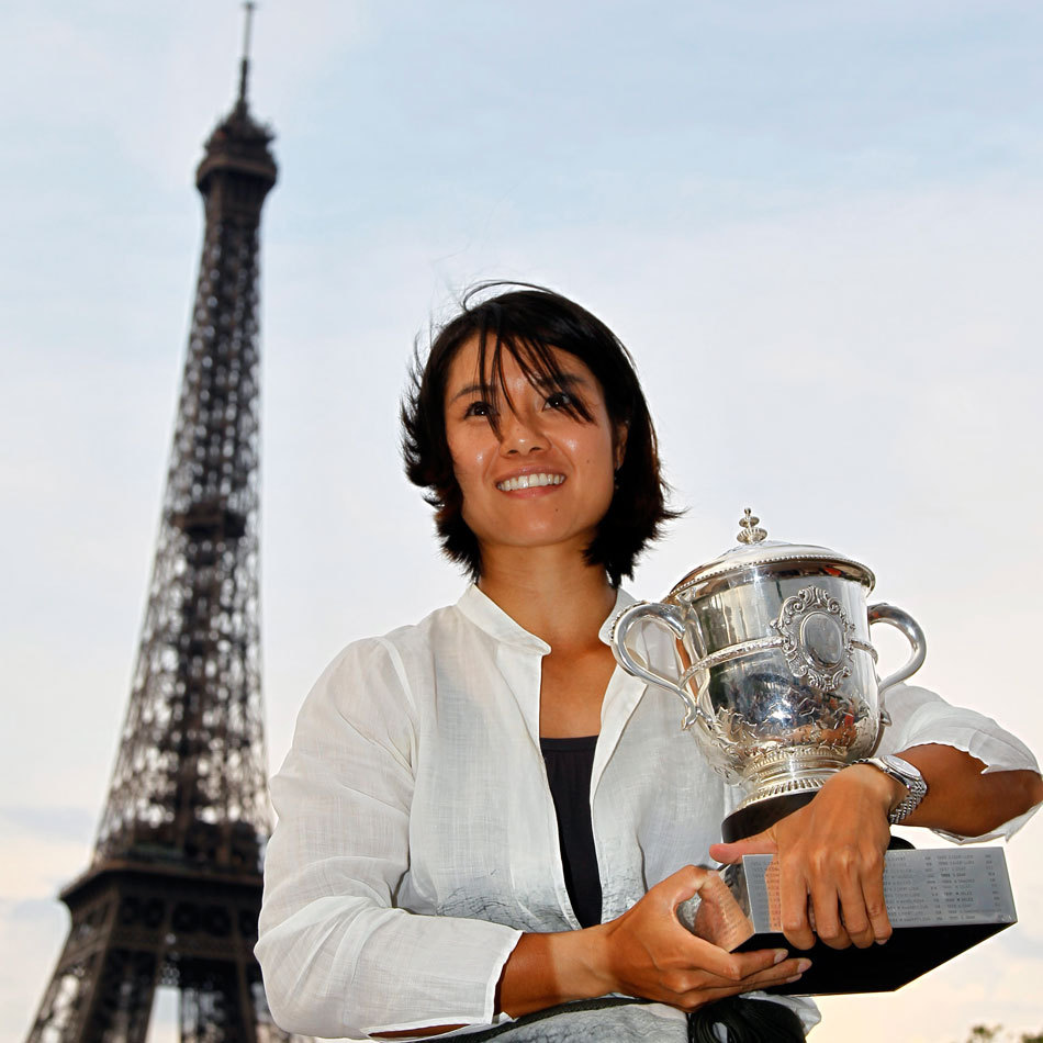 李娜传奇故事,网球选手李娜的成长历程