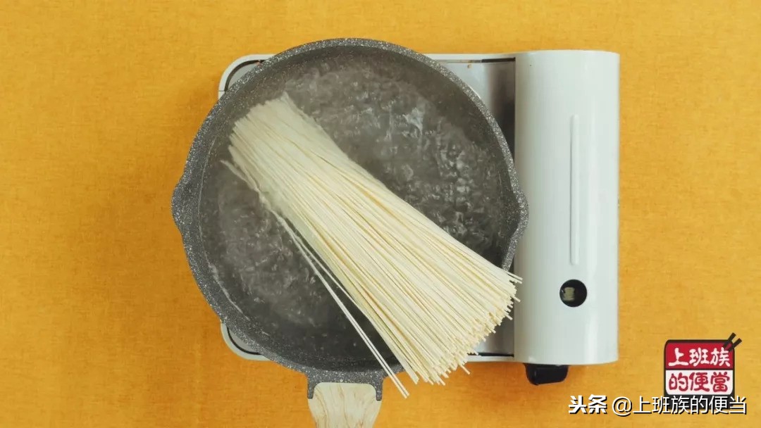 面条最好吃的做法,大口吃肉大口喝汤,比面馆里的过瘾多了!