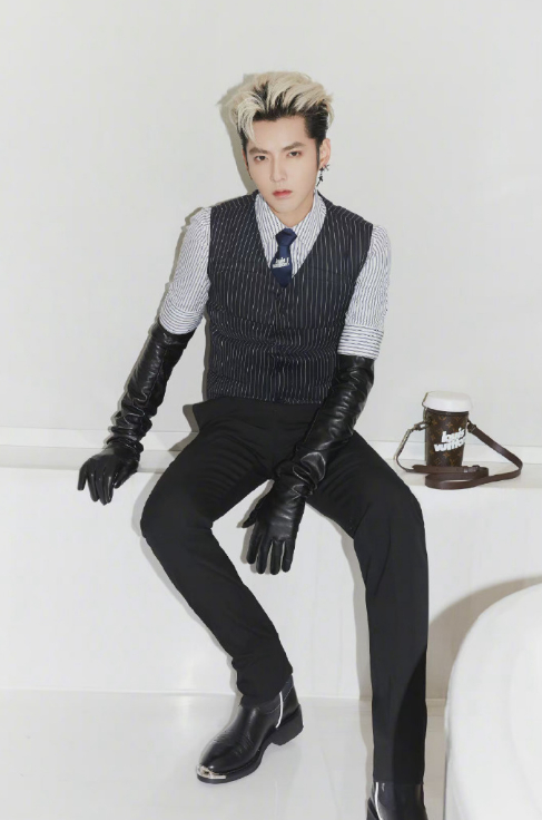 吴亦凡当过海外代购？上海海关发文，某吴巨星空运盗版名牌包