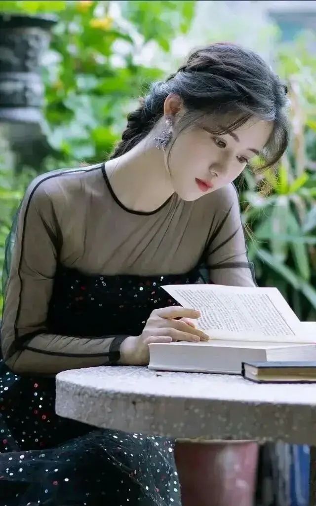 怎样比较e^x与x^2的大小，当x为正整数?