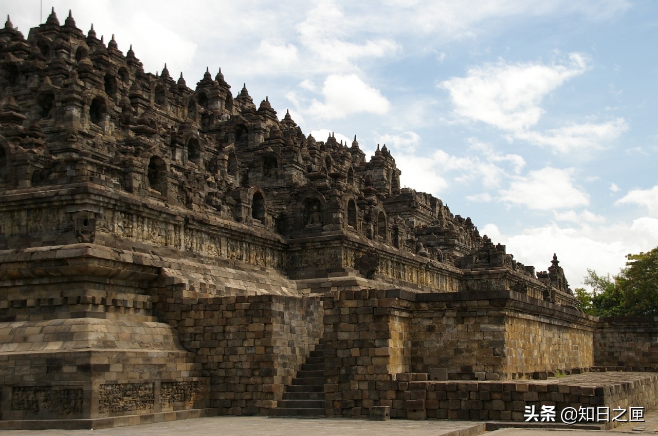 婆罗浮屠建于公元750年至850年间,婆罗浮屠佛教遗址
