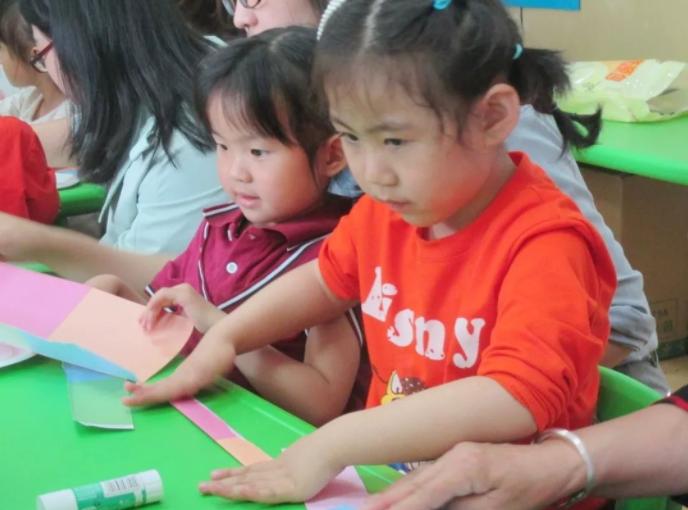 孩子害怕幼儿园老师,孩子上幼儿园害怕老师该怎么办