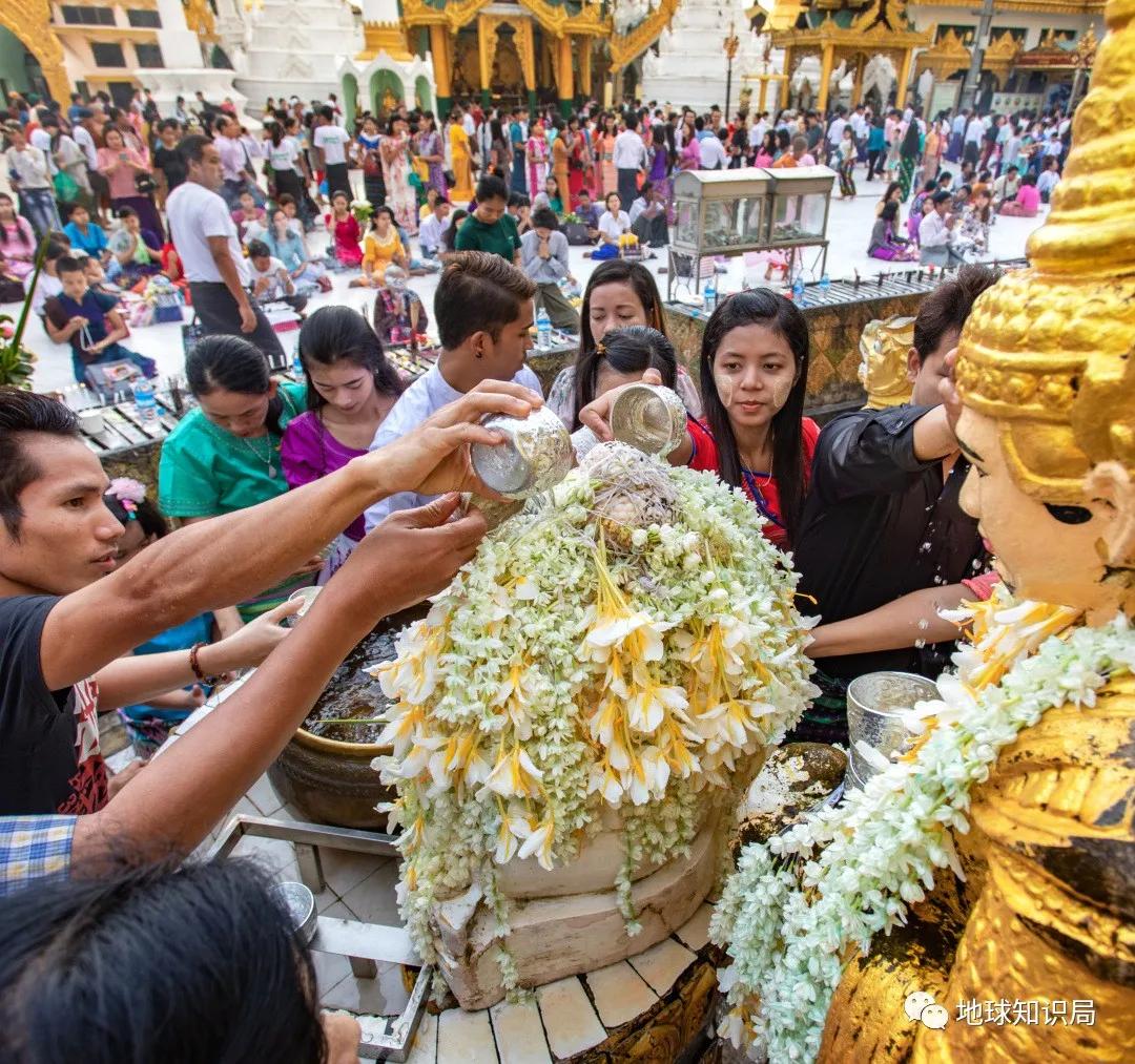 仰光大金塔金碧辉煌,缅甸大金塔贴金