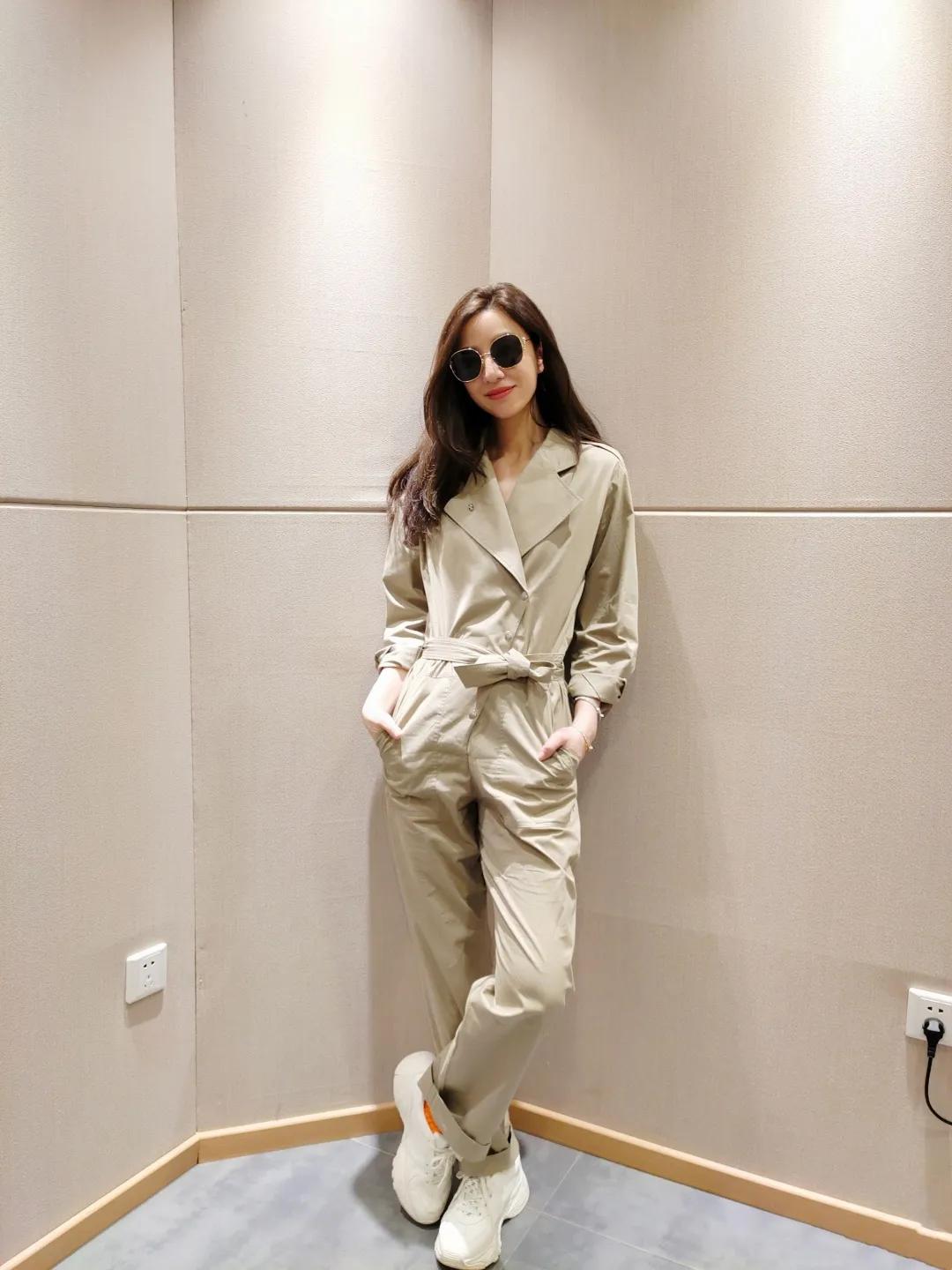 何穗冬天穿衣搭配技巧 (何穗的日常穿搭简单大方又有气质)