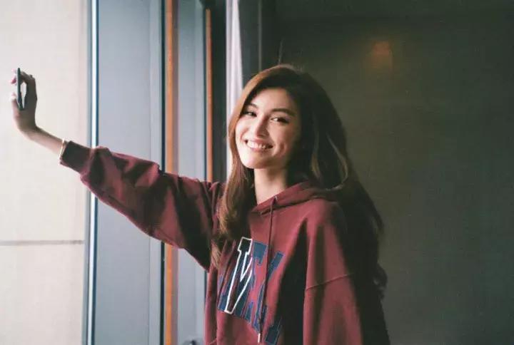 女人圆脸发型和方脸哪个更抗老,适合圆脸方脸女生的发型短发