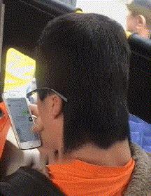 搞笑gif开心一刻不按常理出牌,搞笑gif趣图哥们别拍马屁很危险的