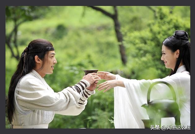 白冰金莎张萌乘风破浪白色礼服,神话三美张萌现状