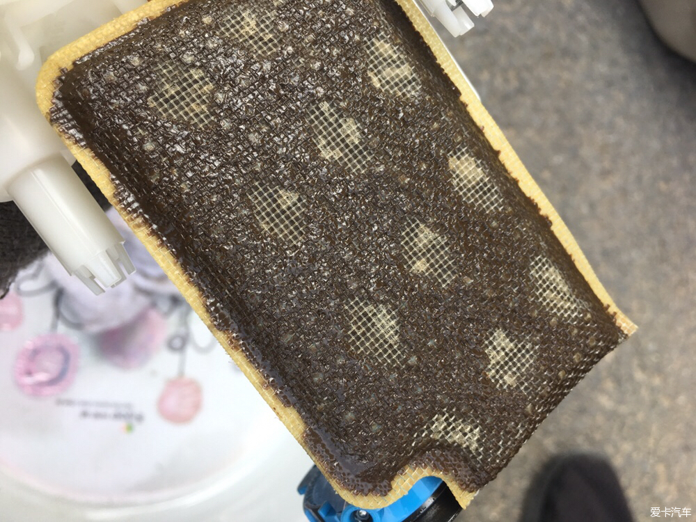 更换内置汽油滤芯油位很重,更换汽油内置滤芯把油用完吗