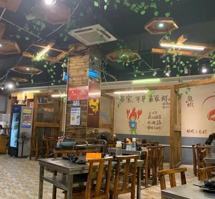 南宁美食推荐必吃龙虾,南宁最好吃的五香龙虾