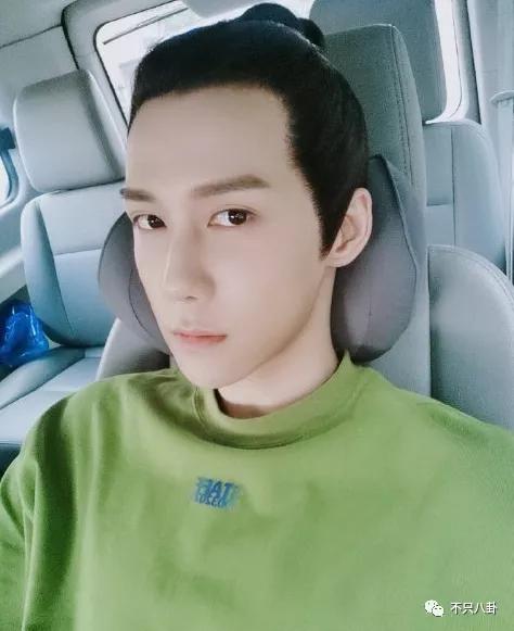 他俩到底分没分？甜蜜恋爱时怎么也没想到现在会撕成这样吧