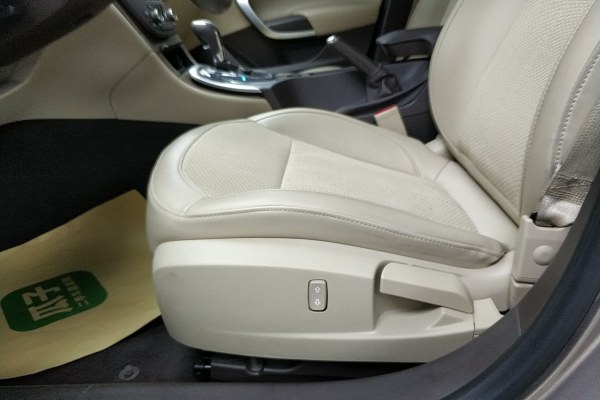 别克君威2015款2.0精英版二手,我买了辆二手车