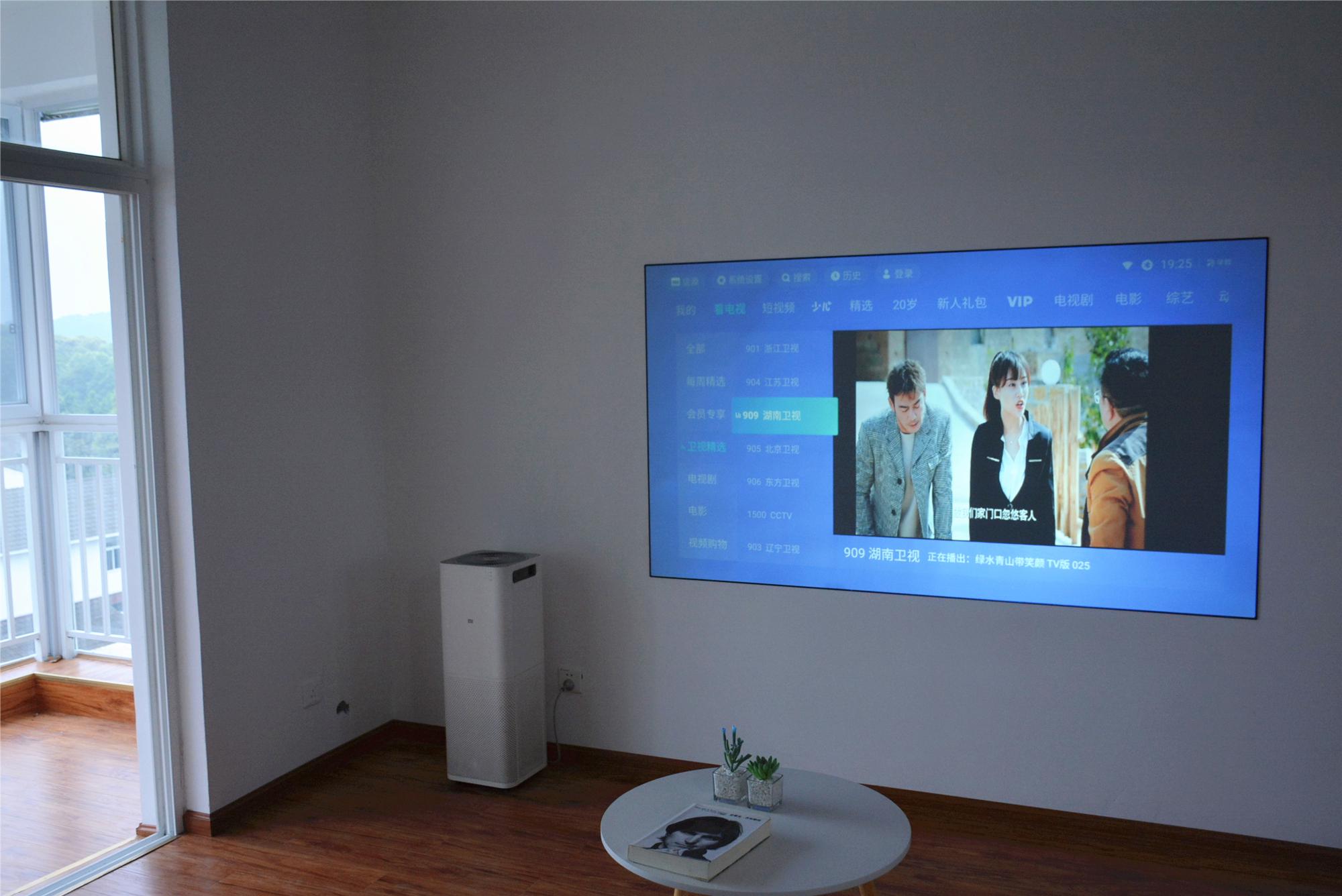 国产推出“新款LED投影”：900ANSI够不够用？白天开窗实测