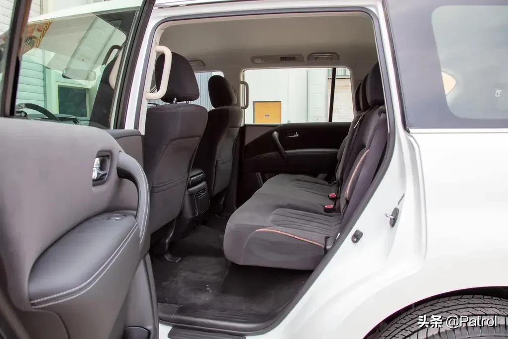 途乐5.6后排空间第二排放倒,途乐2023款阿曼达后排是什么样的