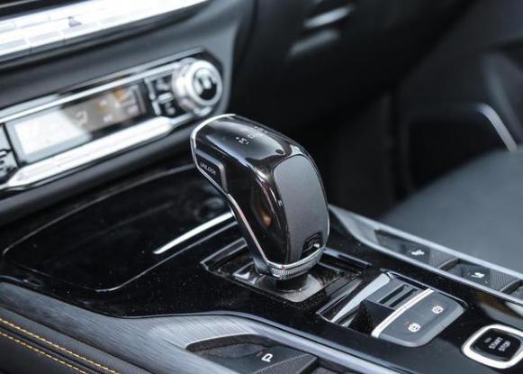 轴距2.7米的轿车空间,2.6米轴距1.8米空间