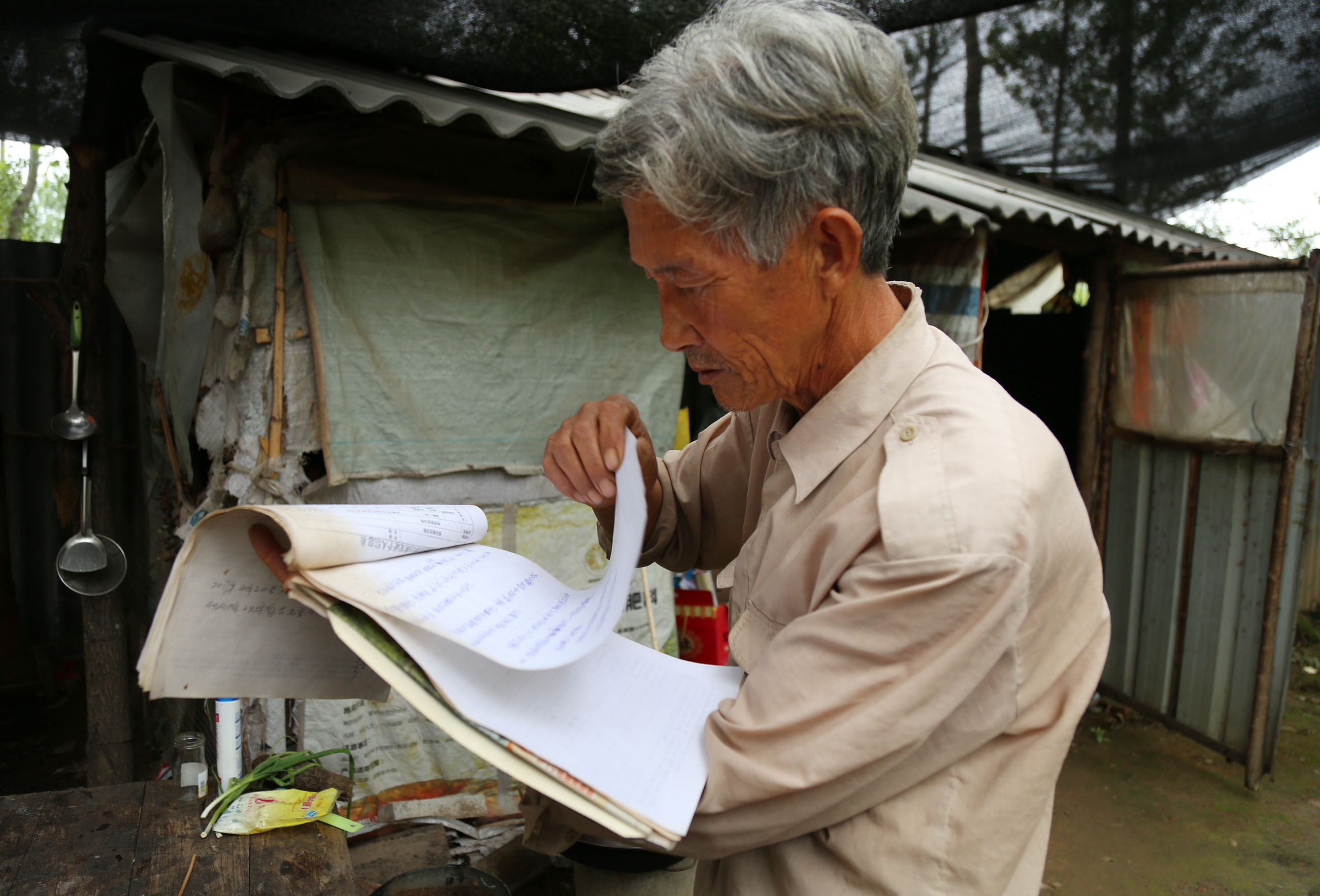 儿子去世后欠下12万外债，7旬夫妇隐居荒岛创业，8年还清欠款