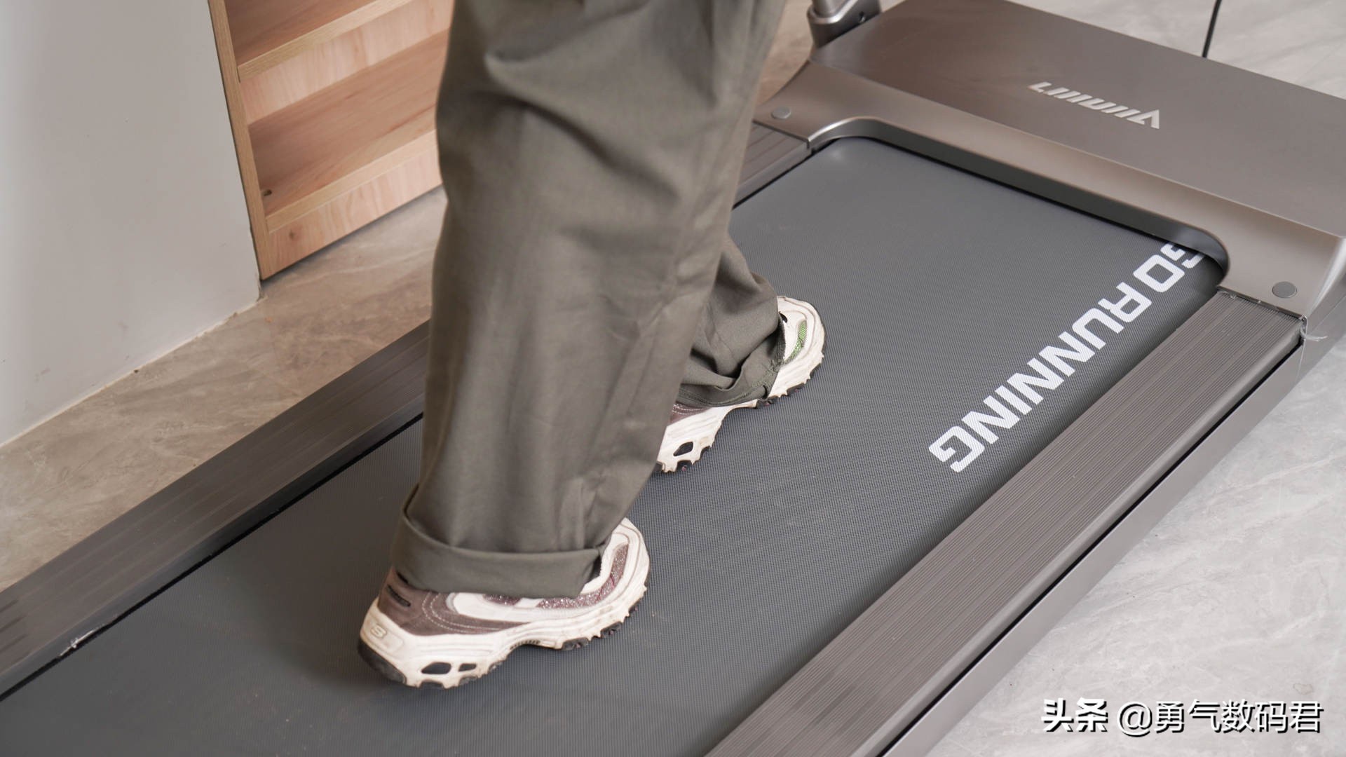 荣耀亲选磁悬浮减震跑步机价格,立久佳跑步机h1优缺点
