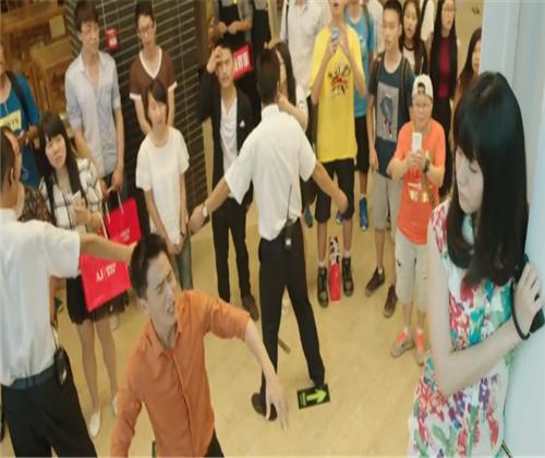 吕聿来主演的《简装男神》被一群单身女人围住了,是个什么情况?