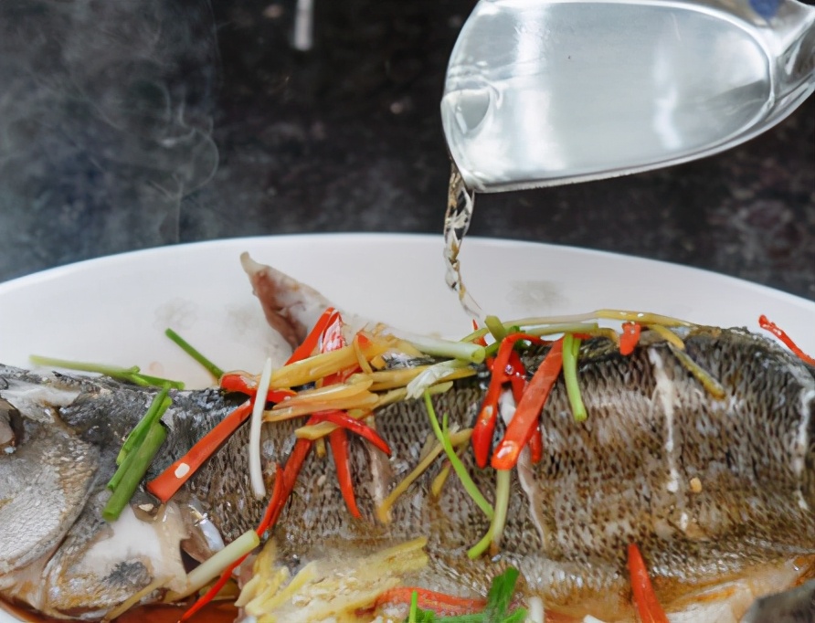 做清蒸鱼用什么调料代替蒸鱼豉油,没有蒸鱼豉油清蒸鱼汁的调料配方