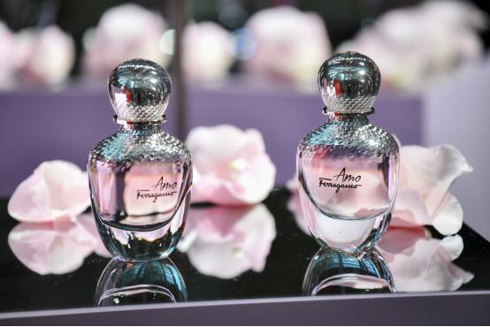 携手菲拉格慕香水，不负韶华，只赴一场春日之约