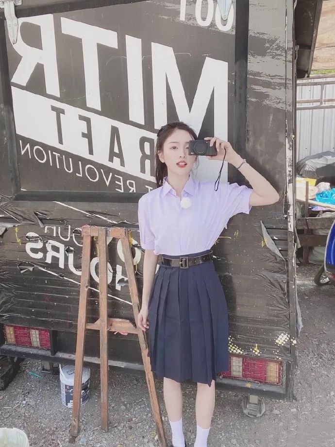 吴宣仪渔网袜穿搭,吴宣仪黑色丝袜日常搭配