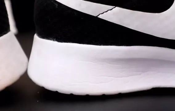 白鞋边上脏了怎么擦,白鞋边脏了别用水擦教你一招