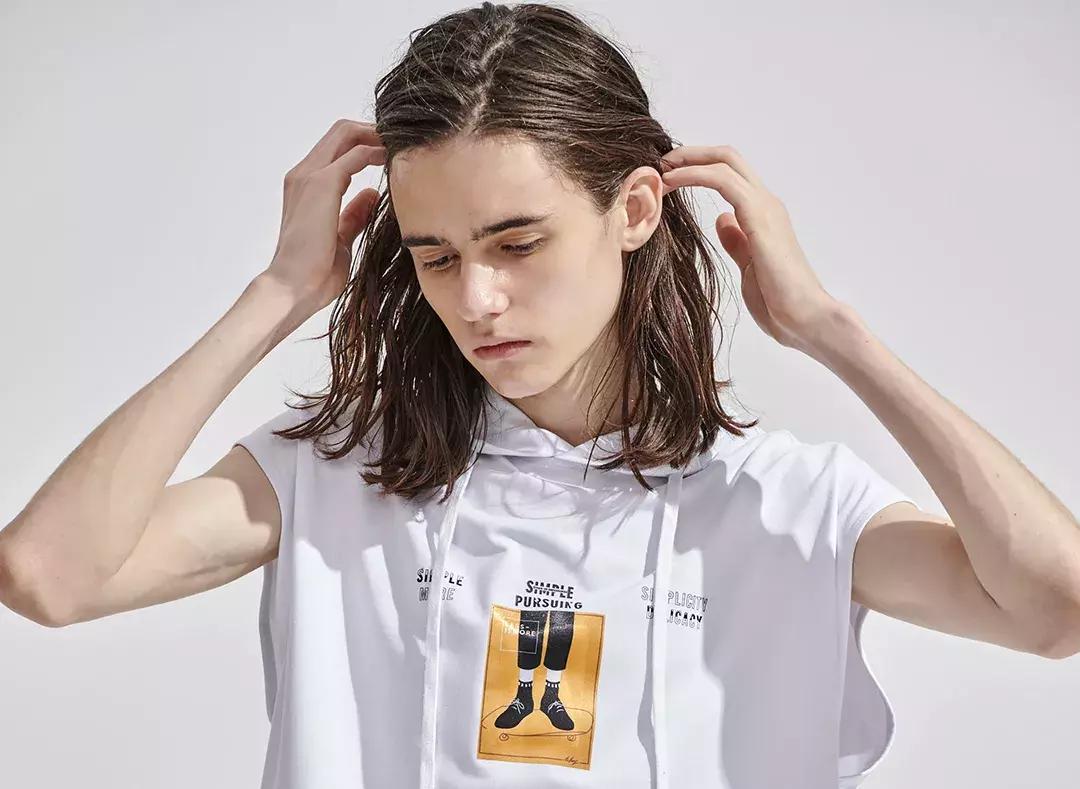 无袖t恤宽松推荐,夏天无袖t恤里面怎么穿