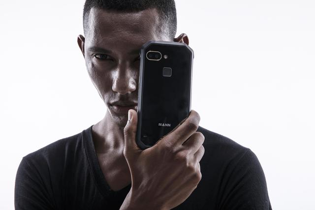 120%xIP68+6000mAh，影视作品中，军方专用手机的原型