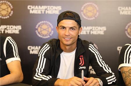 c罗在中国护球迷,葡萄牙vs加纳c罗与小球迷击掌