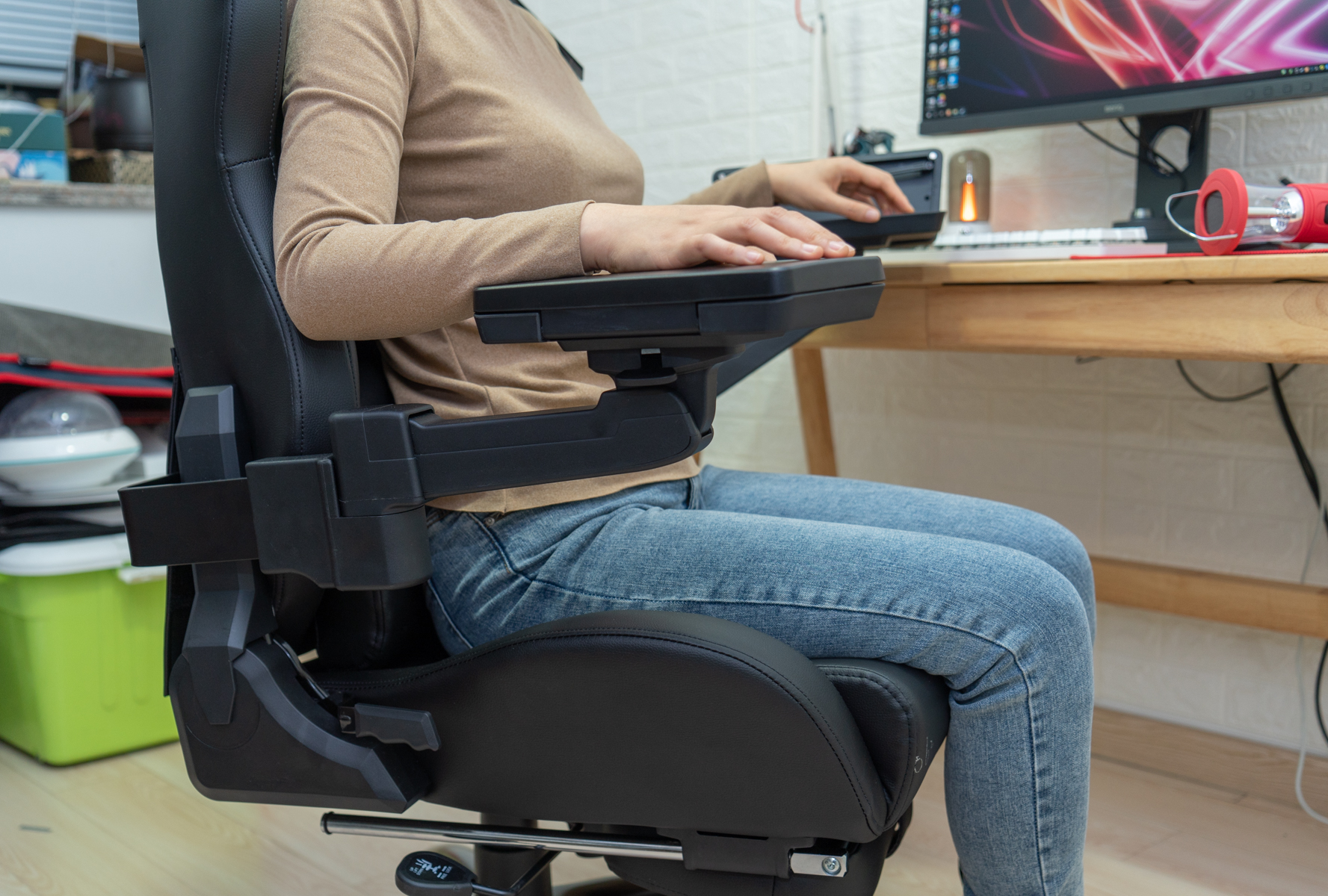 傲风透气电竞椅,椅子就坐傲风电竞椅