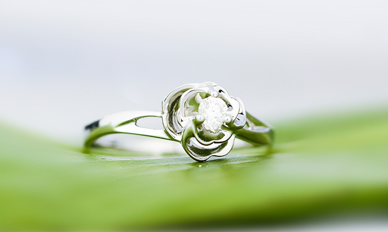 钻戒买哪个品牌好预算20万,国庆节戒指怎么选