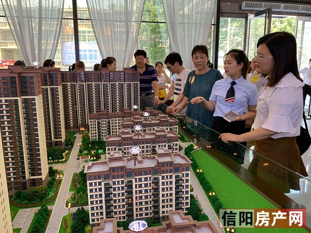 购房销售中心爆满,爆满的售楼部