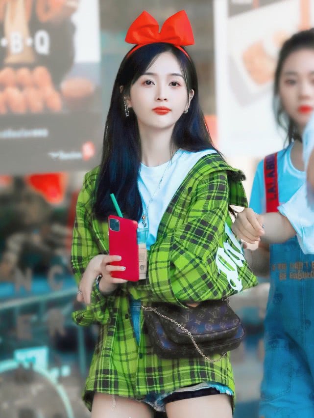 大热的蝴蝶结如何搭出高级感,甜美气质蝴蝶结穿搭