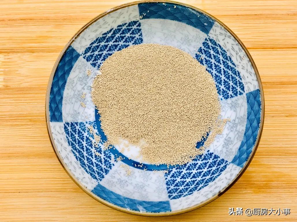 泡打粉与酵母粉的用法有何区别,泡打粉和小苏打的使用有什么区别