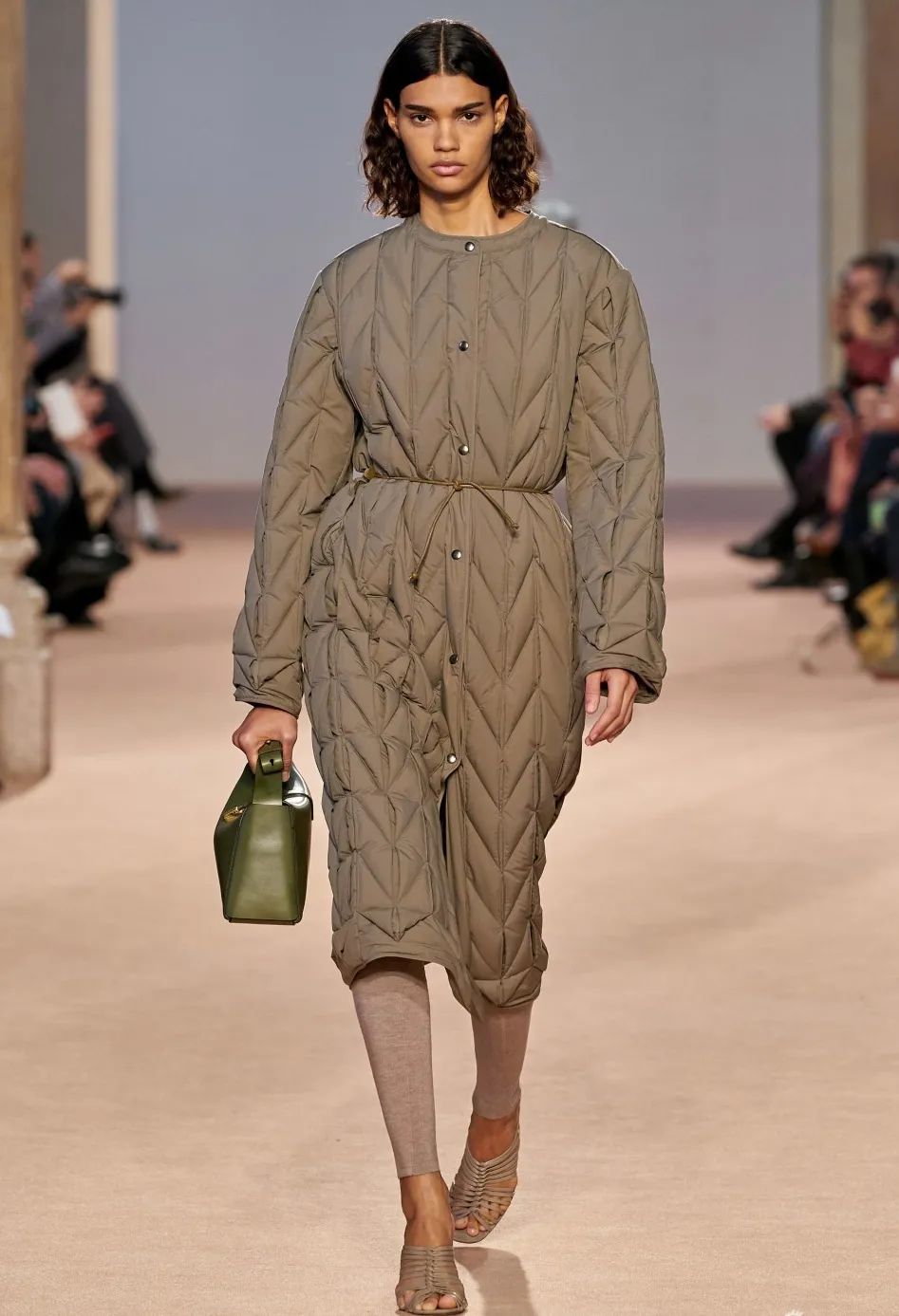 这件奶奶风的「绗缝棉袄」火了，看完我也很想买