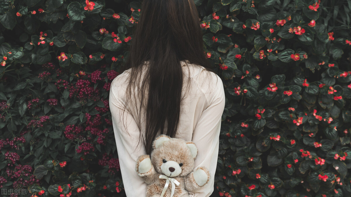 故事：“其实，我暗恋你六年”趁着一起出差，帅总裁主动吻她告白