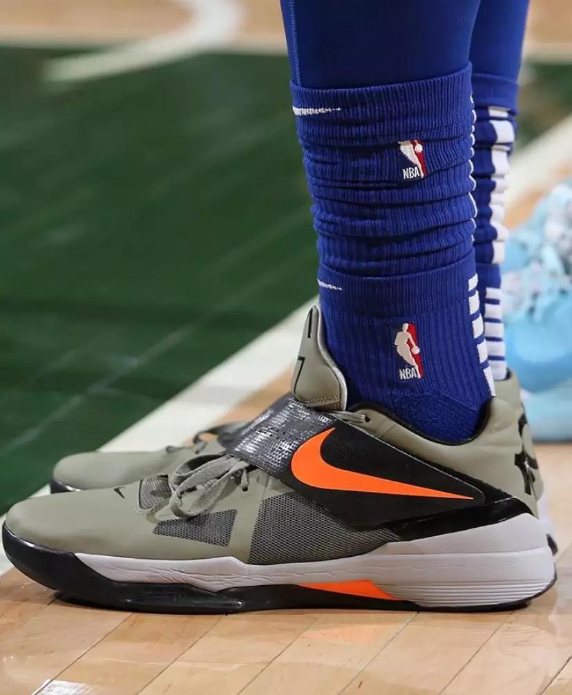 nba球星上脚布朗尼1代,nba球员上脚科比球鞋