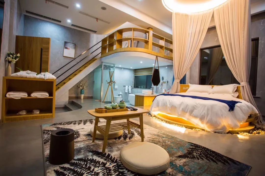 逃离城市躲进山野享受冬日暖阳,安静而美丽的渔村