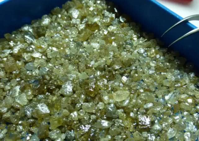 火山爆发有黄金钻石喷出来吗,火山喷发出钻石