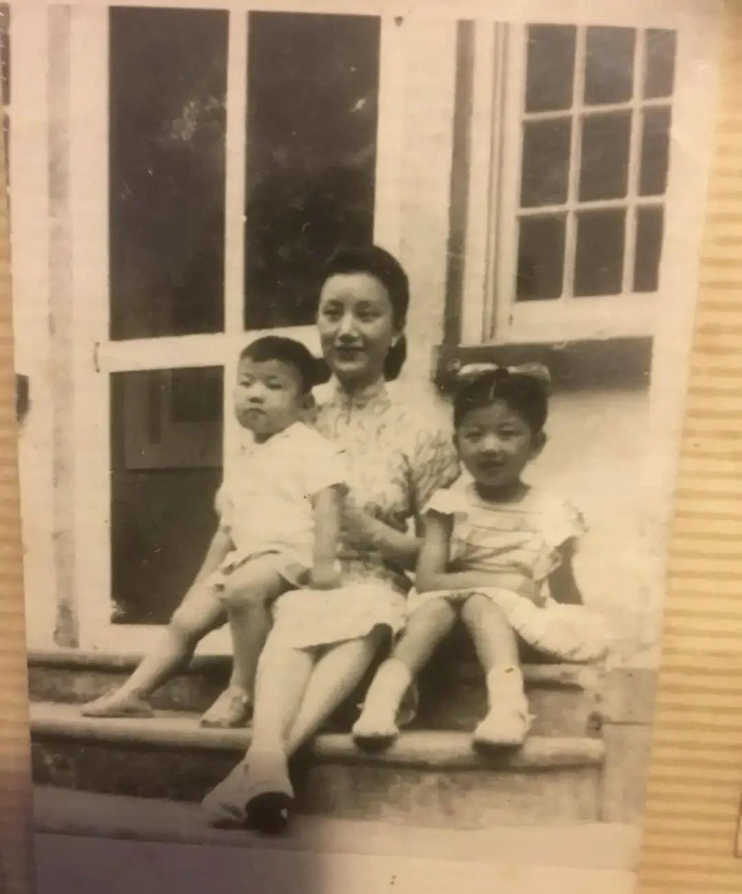 生父逼婚，丈夫出轨，她怒提离婚后，活成上海滩第一名媛