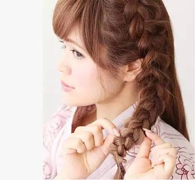 今年流行的侧编发,减龄全编发型