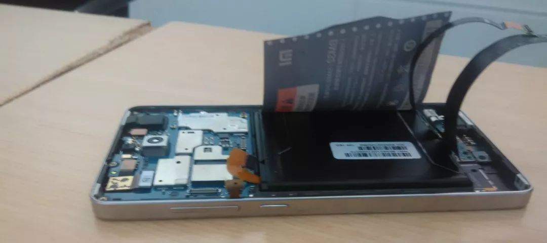 闪电修手机靠谱么,常见手机进水的维修故障与排除