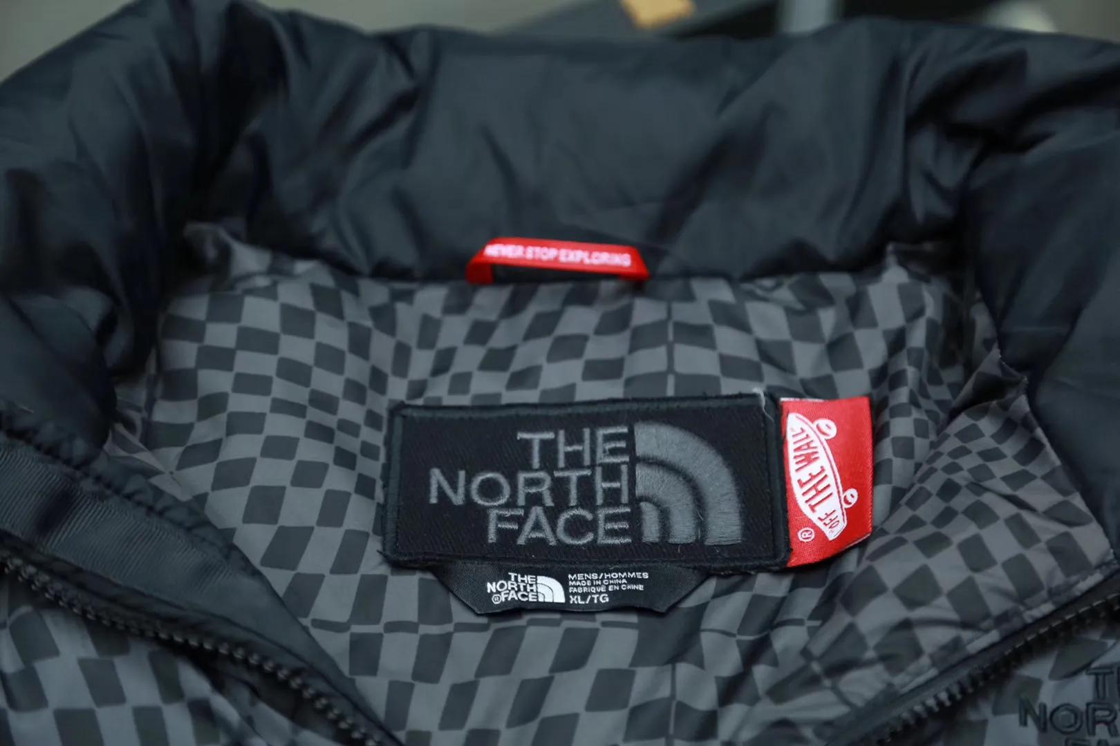 VANSxTNF联名羽绒服