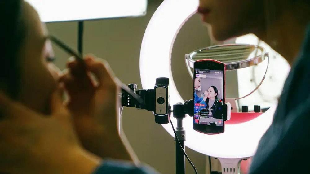 8部门启动直播行业专项整治行动,8部门集中整治网络直播带货