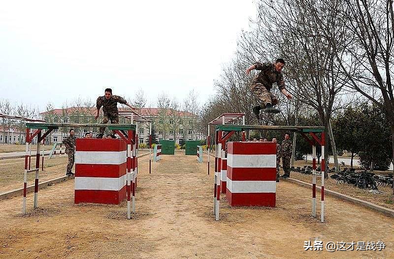 新兵老兵400米障碍,解放军400米障碍