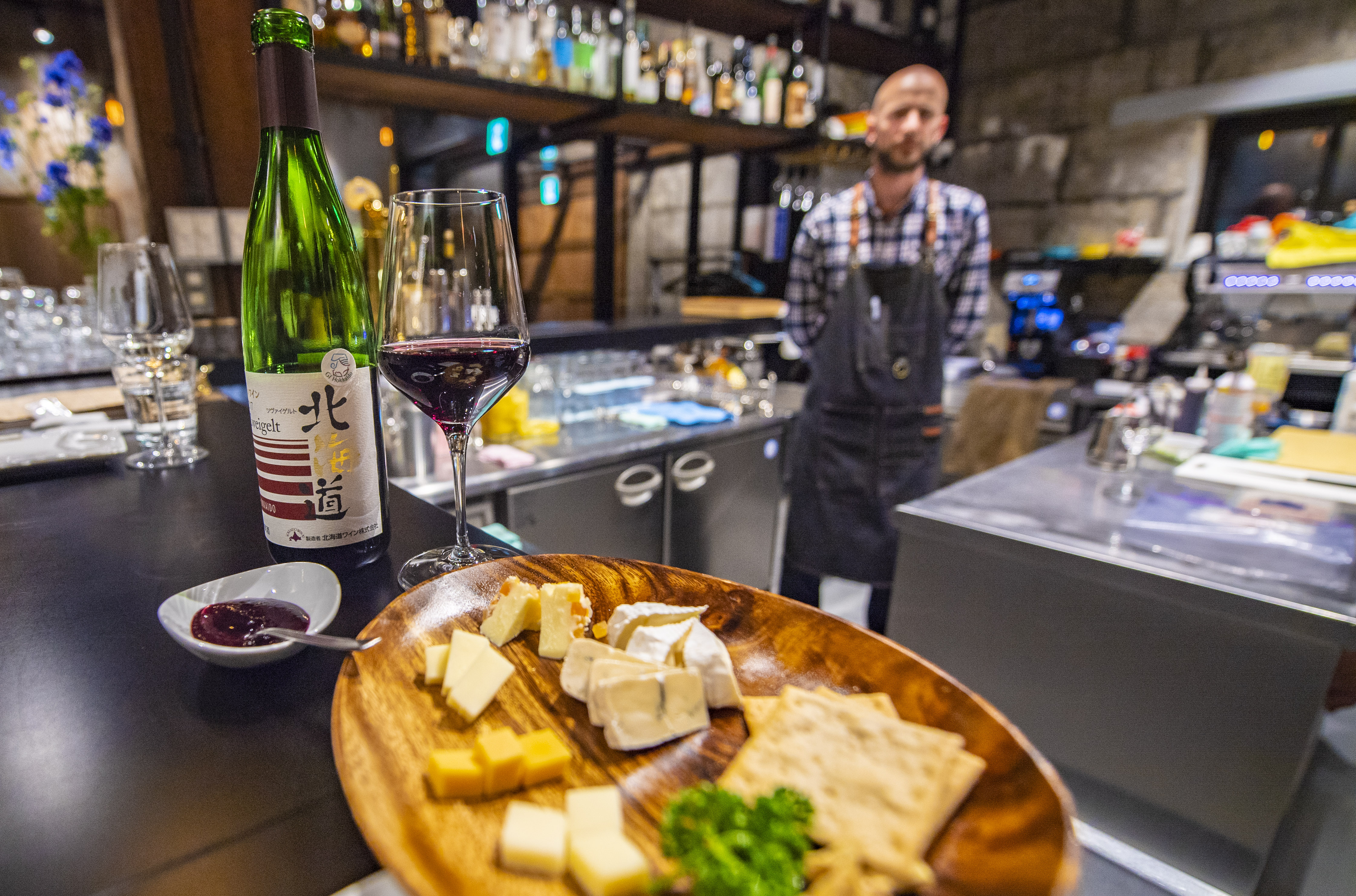 走街串巷边吃边逛，亲身探寻舌尖上的北海道